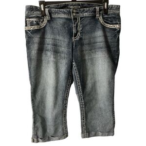 Maurices Denim Crop, Capri, Stretchy, Embroidery, Embellishment, Sz 18